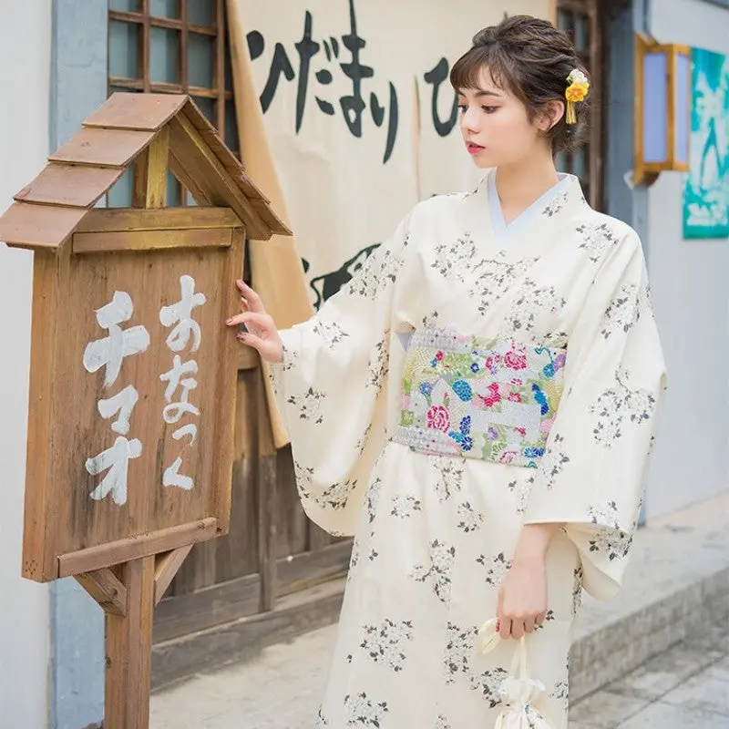 Kimono Japonais Femme Blanc 'Akiko' - Image 5