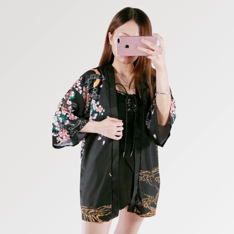 Veste Kimono Femme Chic 'Sakura x Koi' - Image 4